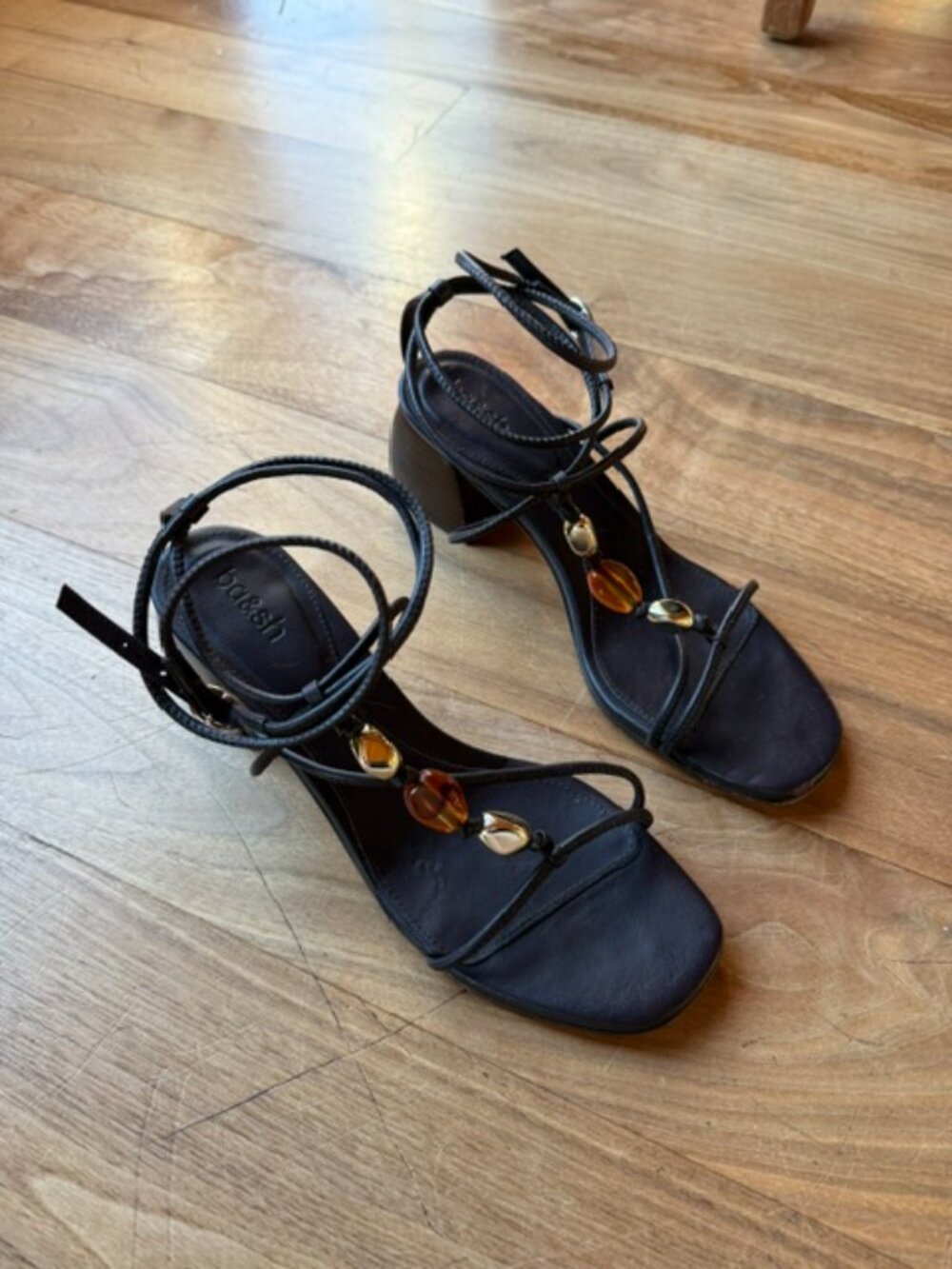 Caya Heeled Leather Sandals - Picture 5 of 14